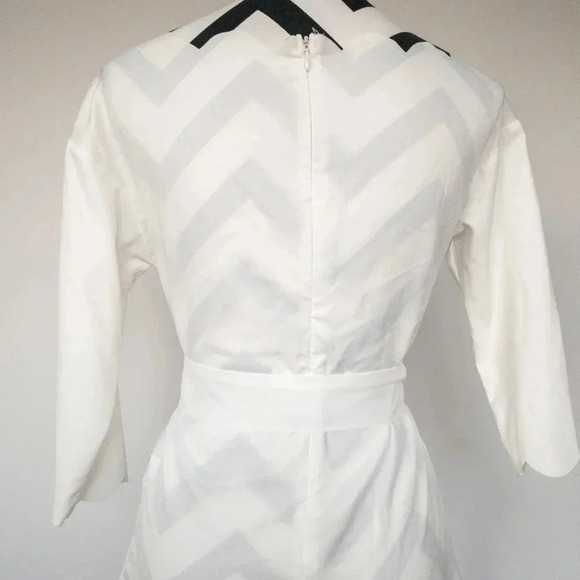 White Scalloped Top Sz Sm - Picture 3 of 5
